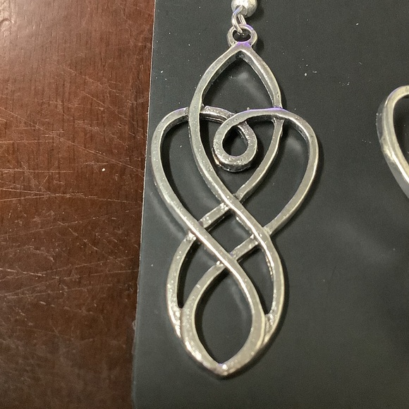Elegant Silver Swirl Earrings - Picture 3 of 3